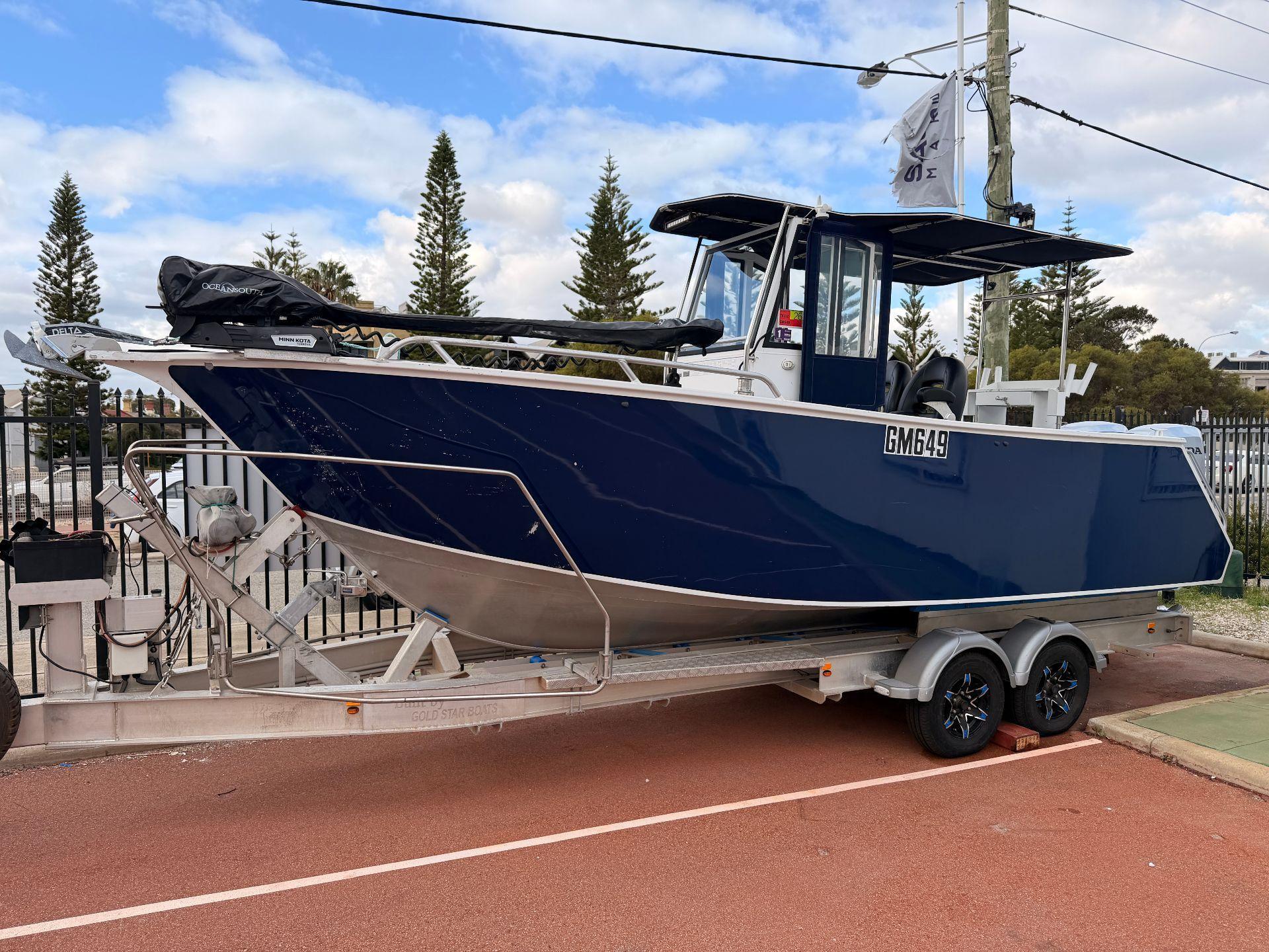 Custom 6.85m Aluminium Centre Console